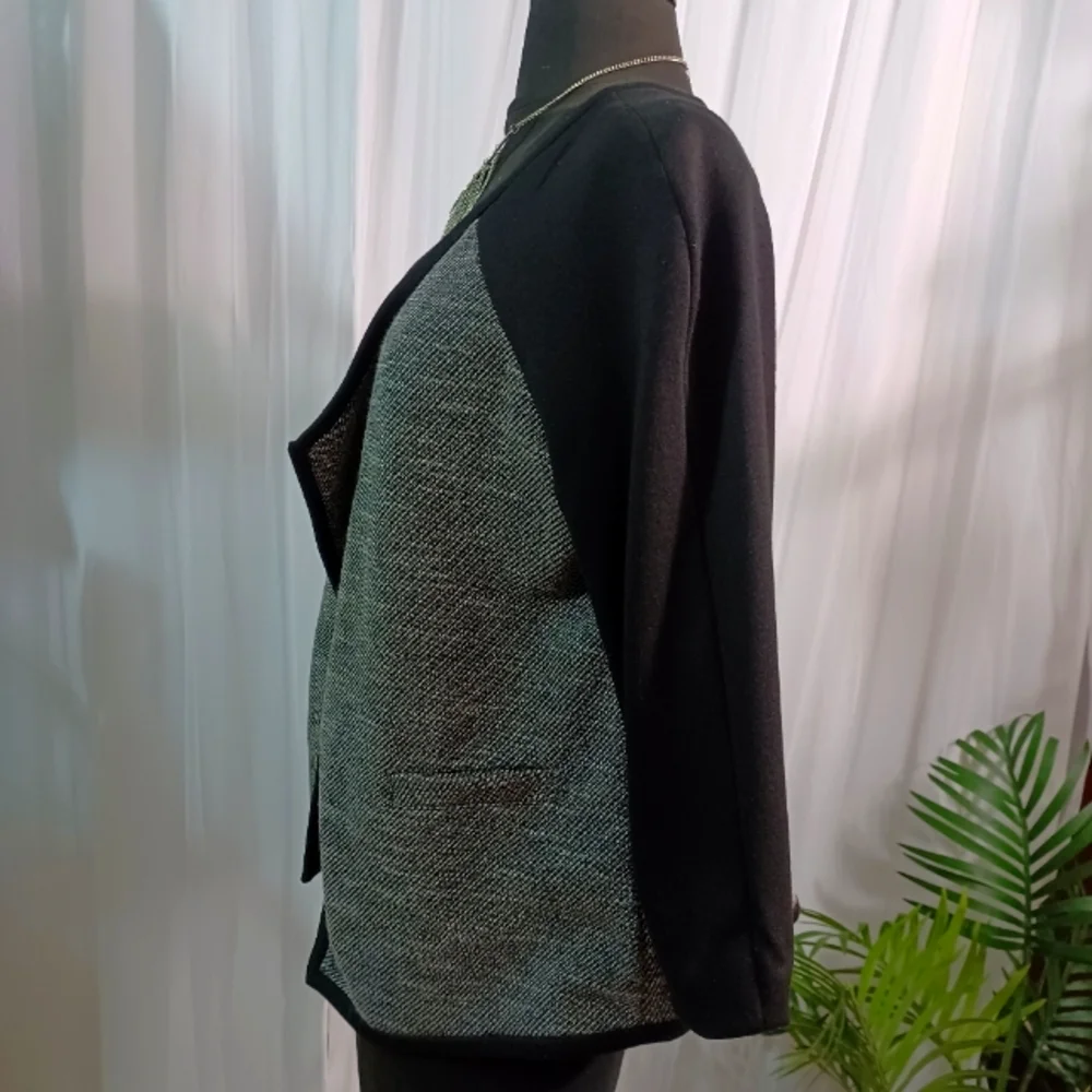 Dana Buchman, Sleek Open Front, Black & White Jacket/Blazer Size: 10